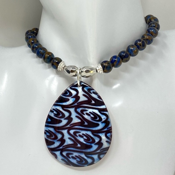 Large Shell Pendant & Jasper Beads Necklace - Picture 2 of 7